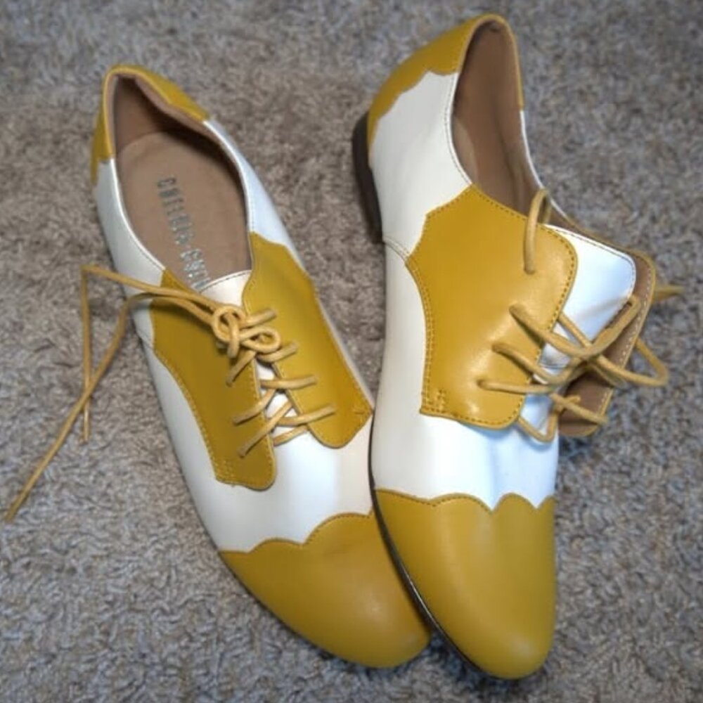 Yellow & White Two-Tone Oxfords Size 8/9